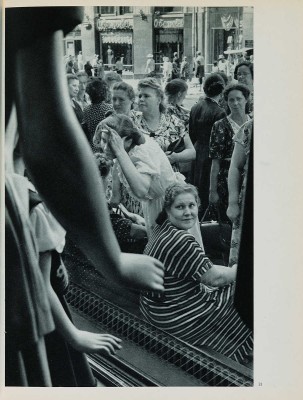 [Москва, увиденная глазами Анри Картье-Брессона]. . Milan: Editeur Robert Delpire (Parigi); Artimport, 1954.
